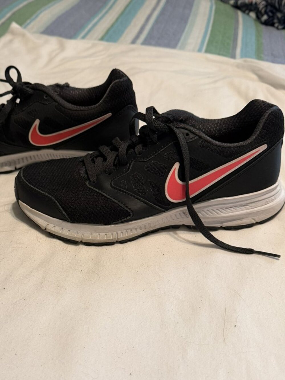 Nike Downshifter 6 Black Coral Running Shoes Women's 7 As Is